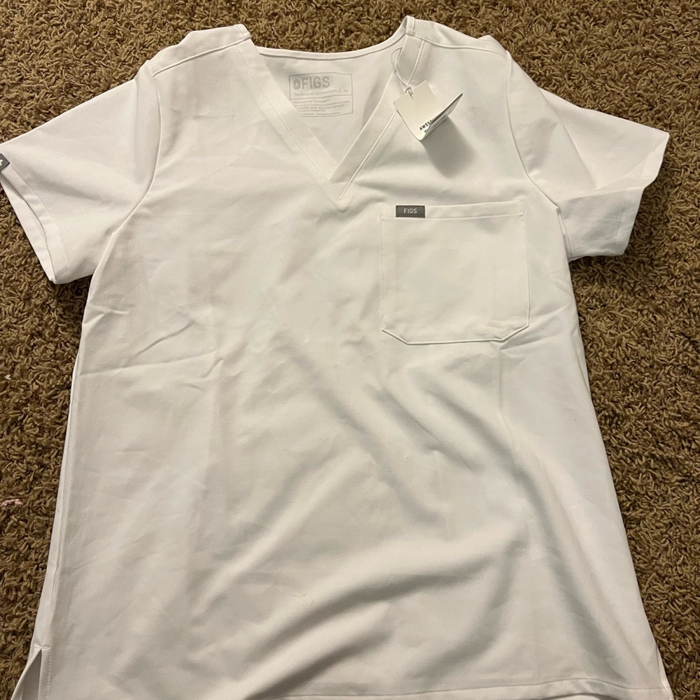 FIGS ONE POCKET SCRUB TOP NWT!